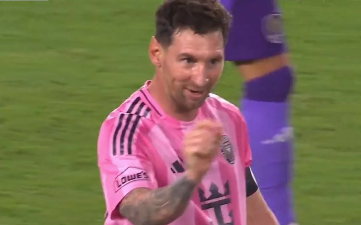 Messi rəqib baş məşqçini bu jest ilə ələ saldı - FOTO 