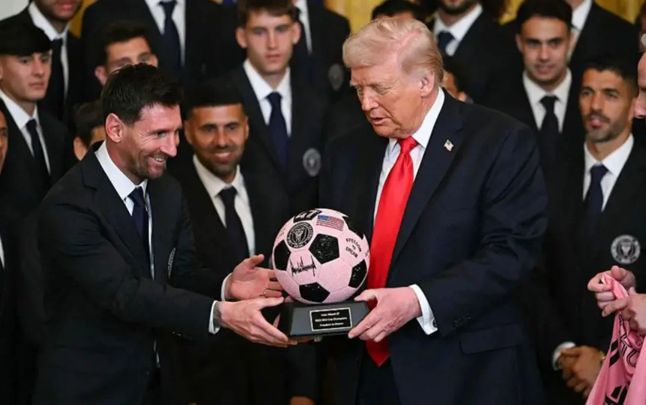 Tramp Ağ Evdə Messi ilə görüşdü 