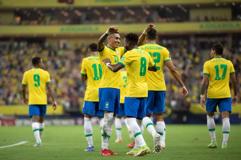 Braziliya millisi yeni formasını təqdim etdi - FOTO 