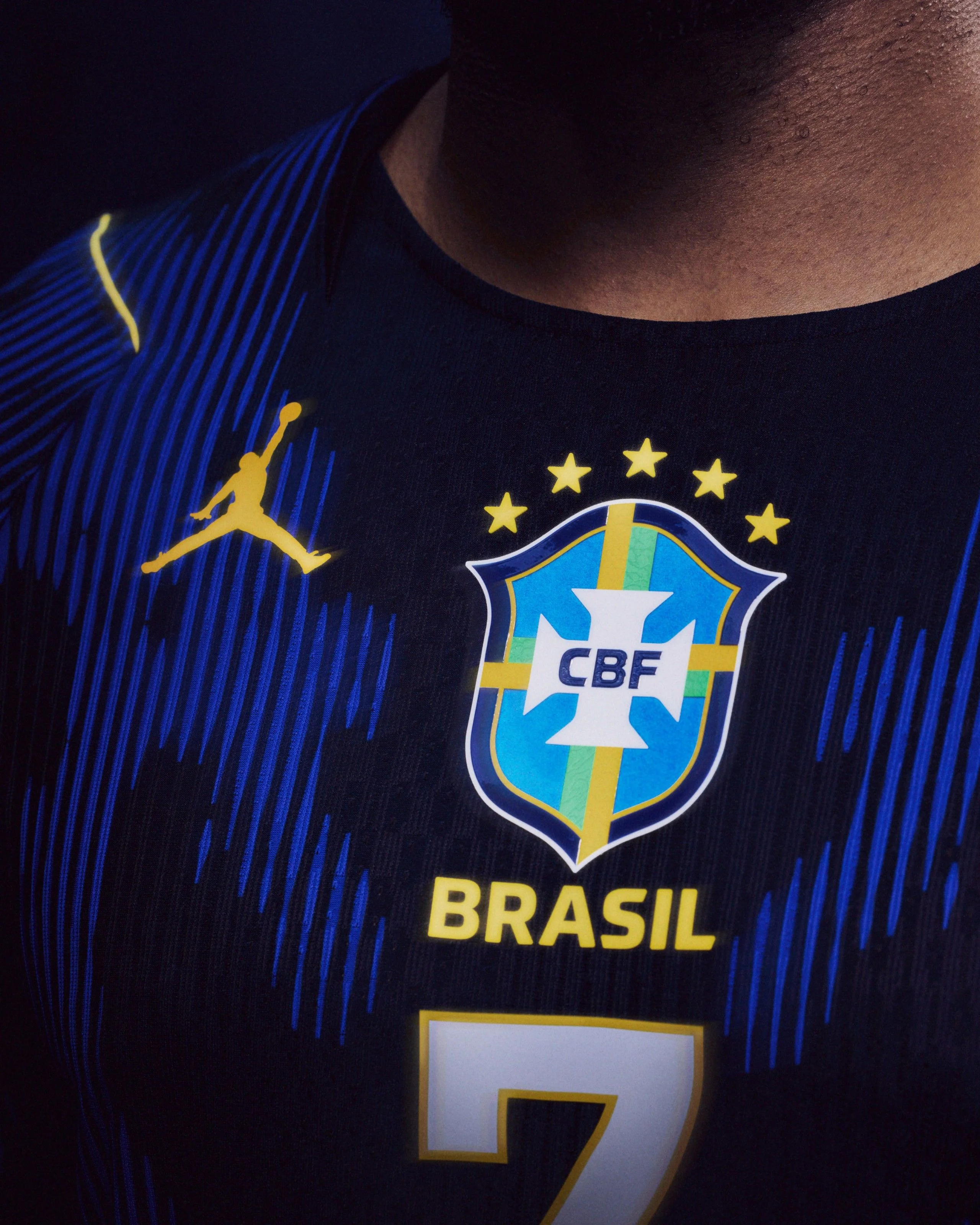 Braziliya millisi yeni formasını təqdim etdi - FOTO 