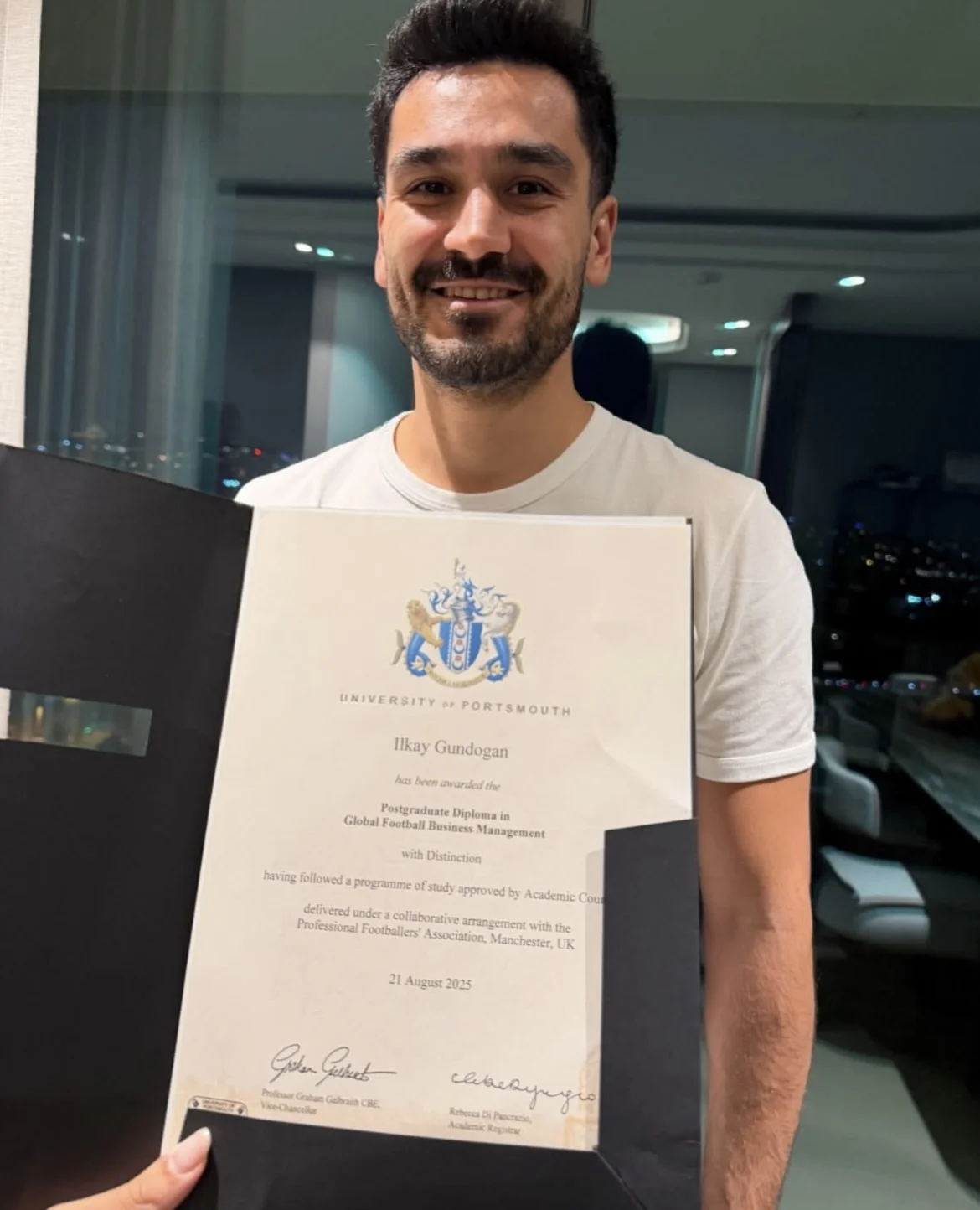 İlkay Gündoğan diplomunu aldı 