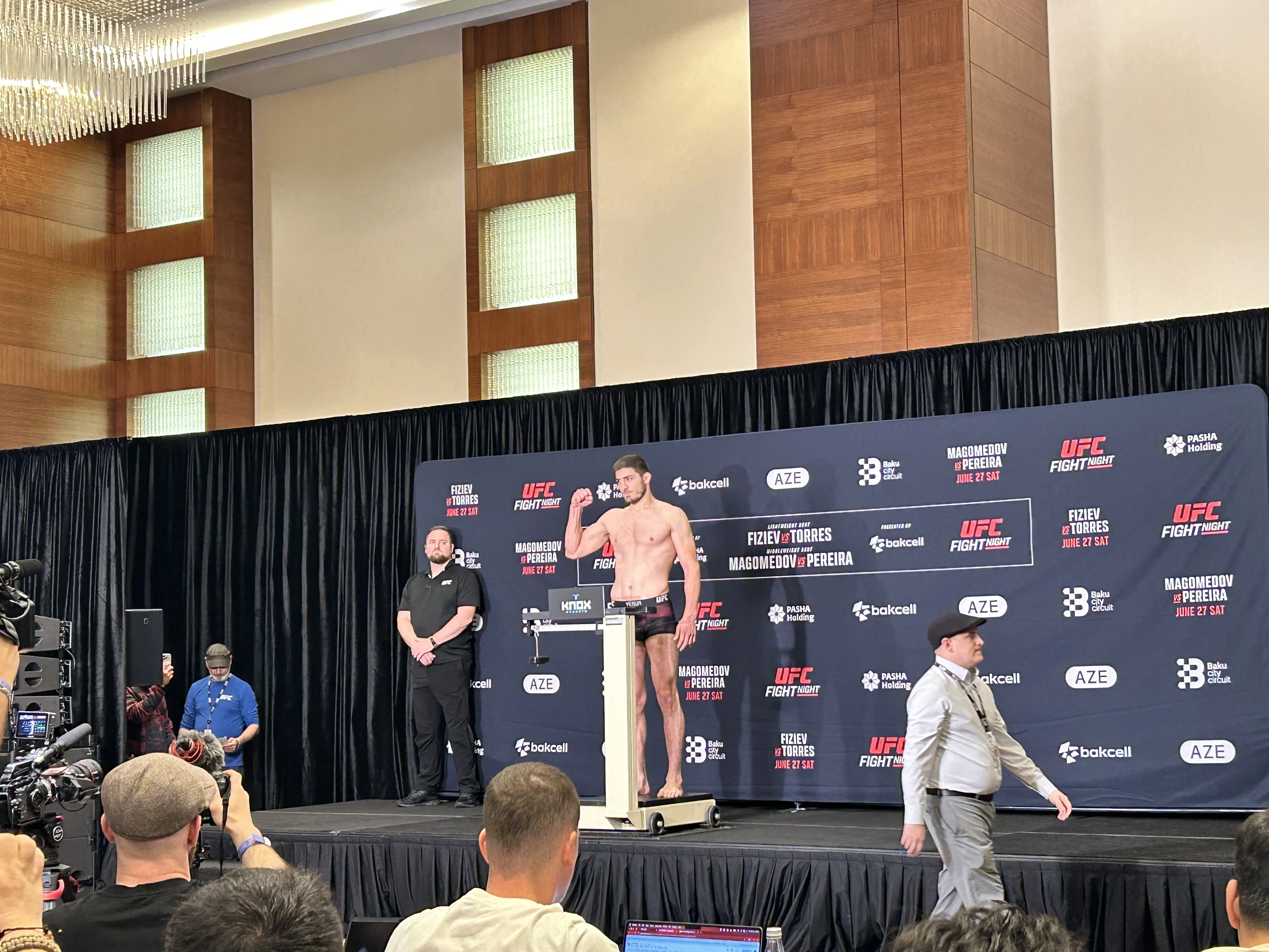 Bakıda UFC həyəcanı: Döyüşçülər tərəziyə çıxır 