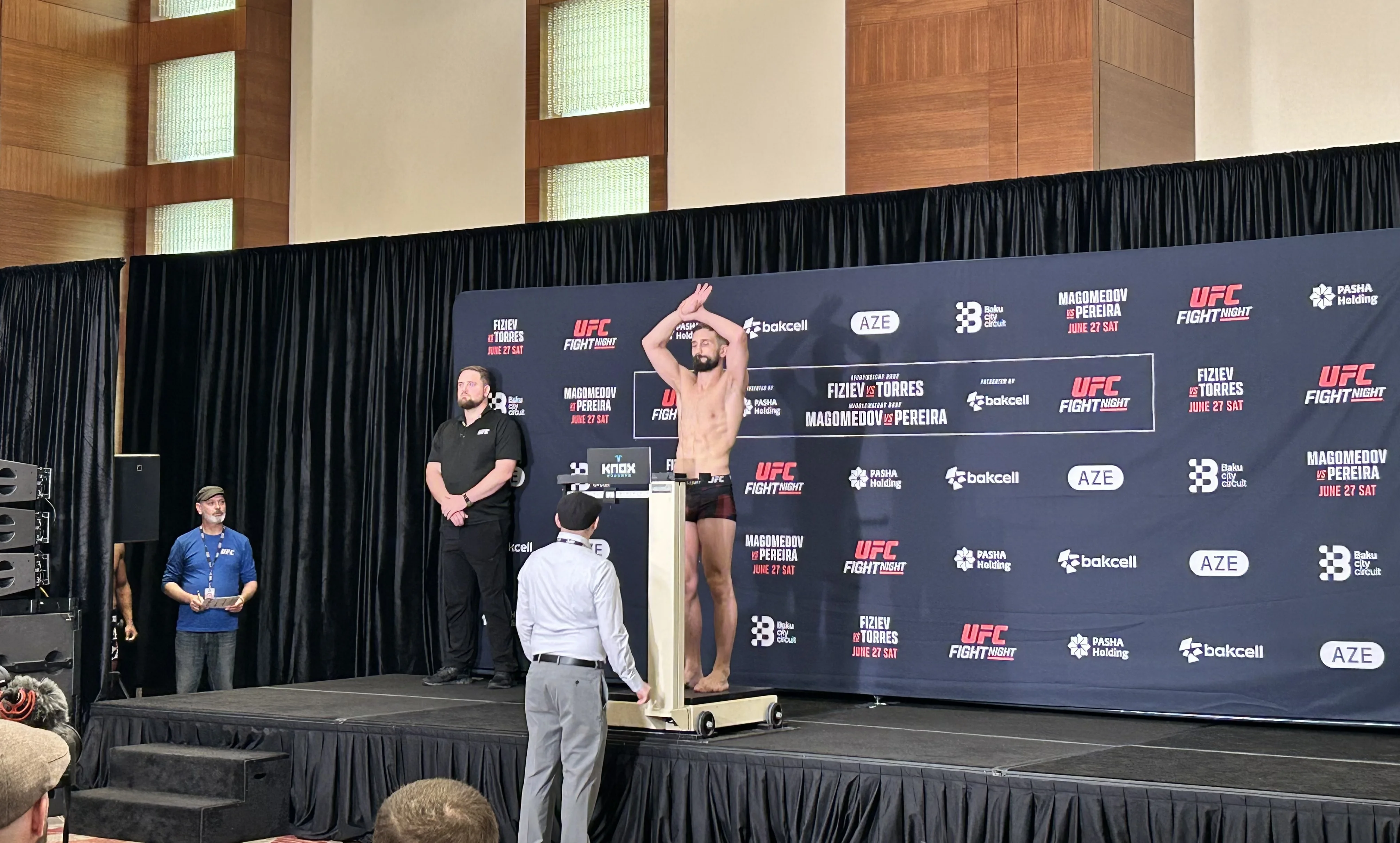 Bakıda UFC həyəcanı: Döyüşçülər tərəziyə çıxır 