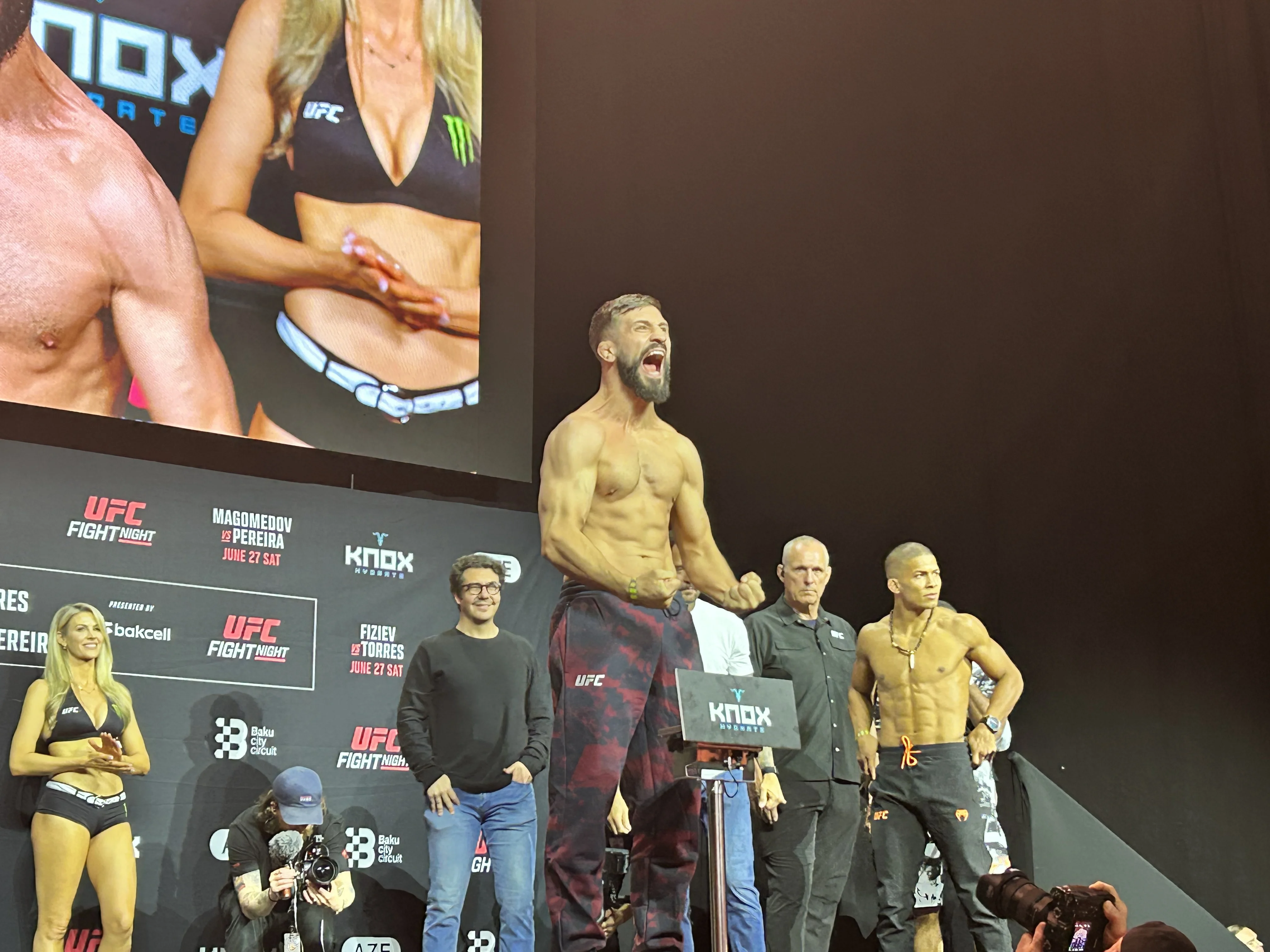 UFC-nin təntənəli çəkiölçmə mərasimi başlayır - FOTOLAR 