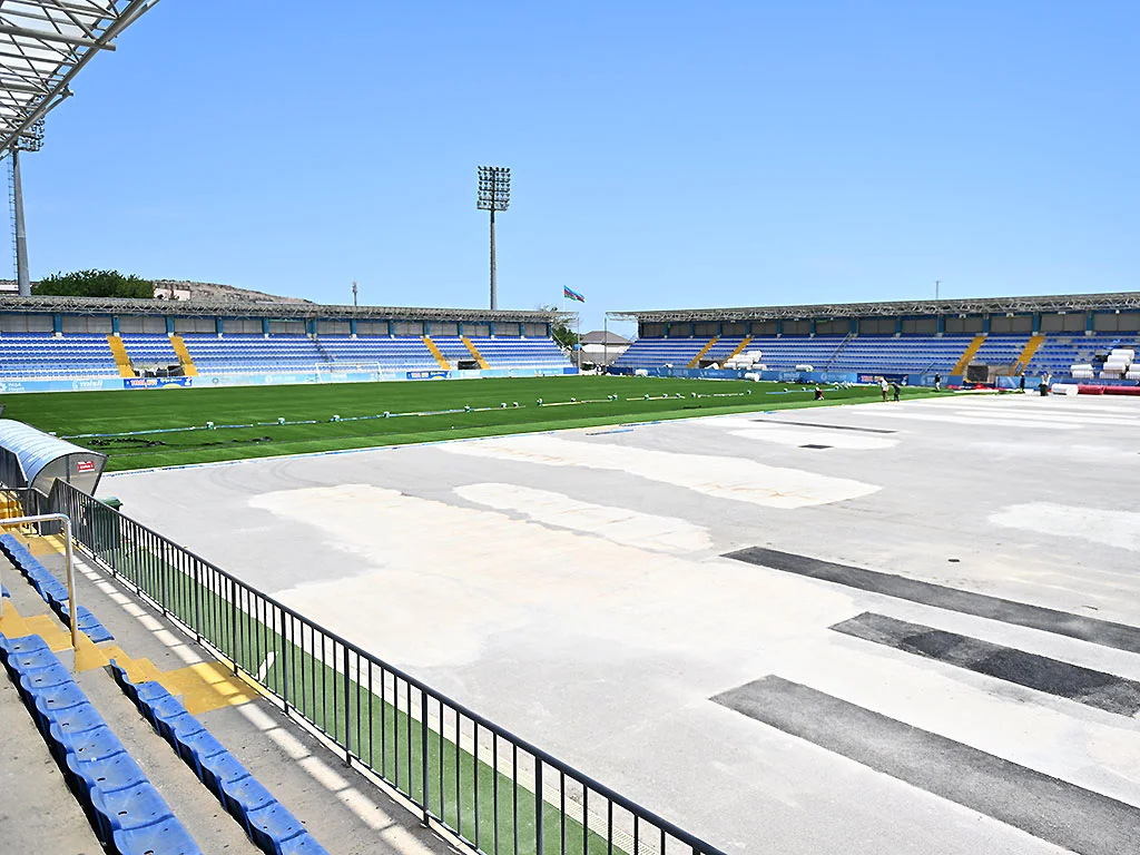 Bayıl stadionunda yenidənqurma işləri davam edir - Uşaq futbolu üçün bazaya çevriləcək arenadan FOTOLAR 
