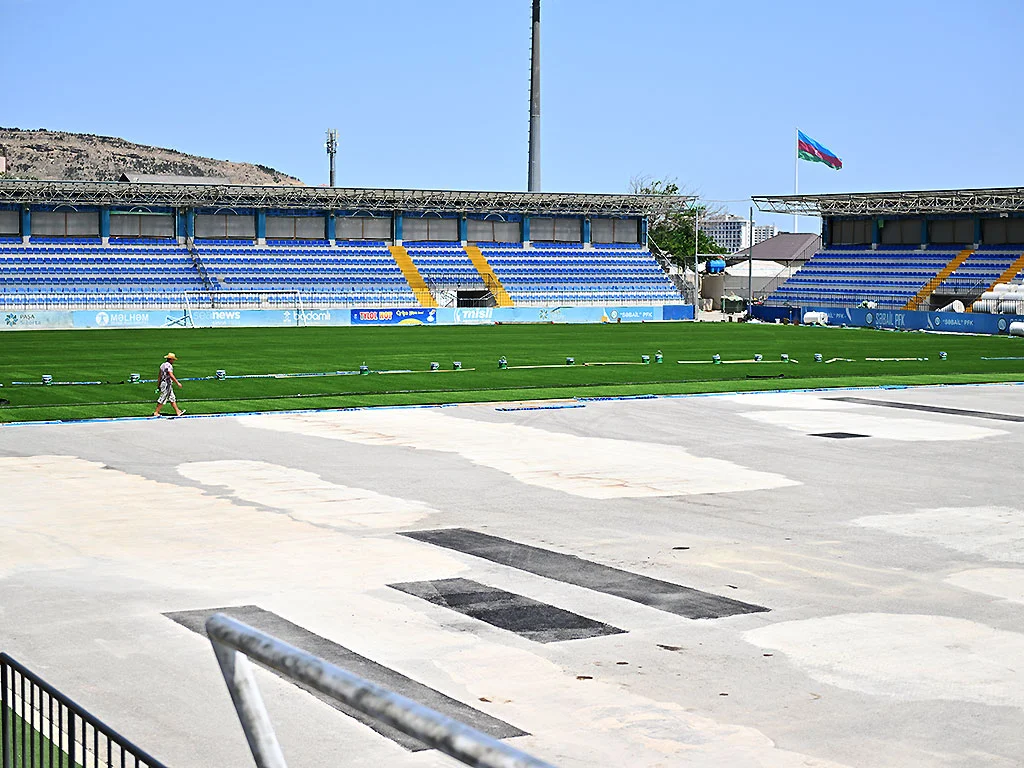 Bayıl stadionunda yenidənqurma işləri davam edir - Uşaq futbolu üçün bazaya çevriləcək arenadan FOTOLAR 