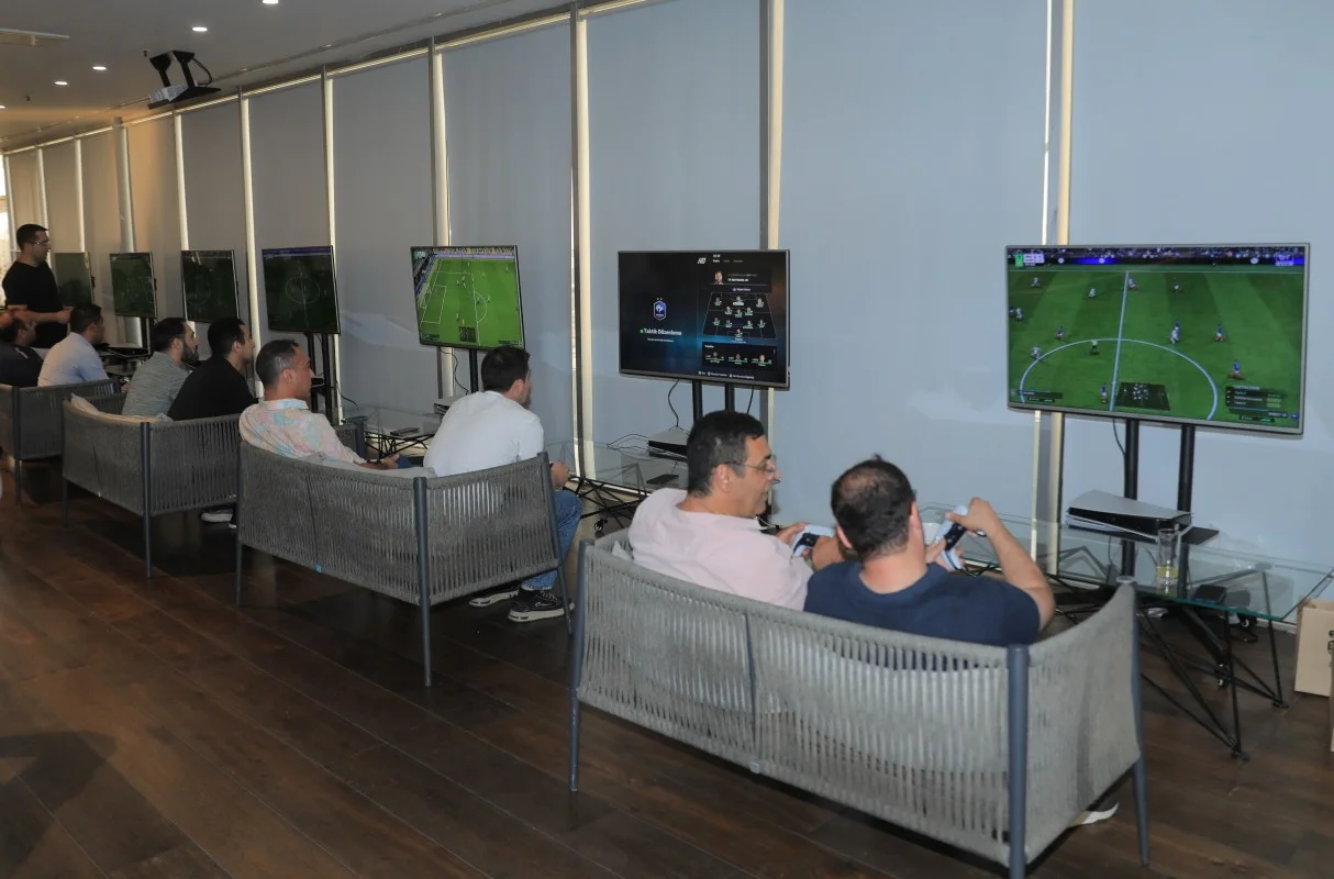 "Azərlotereya" jurnalistlər arasında "FC 26" çempionatı keçirdi - FOTOLAR 