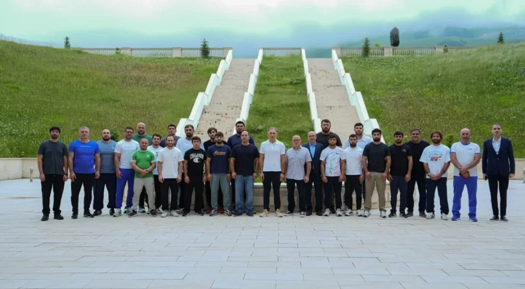 Rəşad Nəbiyev milli üzvləri ilə görüşdü 