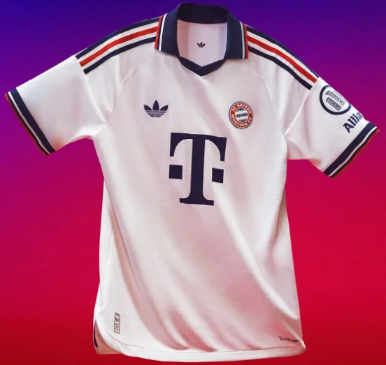 "Bayern Münhen" səfər formasını təqdim edib 