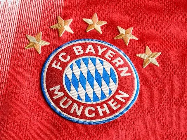 "Bayern Münhen" səfər formasını təqdim edib 
