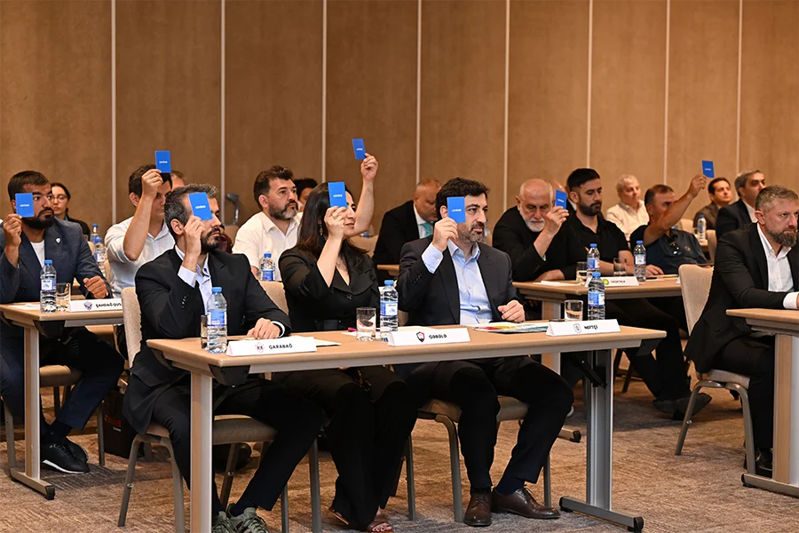 Elxan Səmədov növbəti dəfə PFL-in prezidenti seçildi - RƏSMİ 