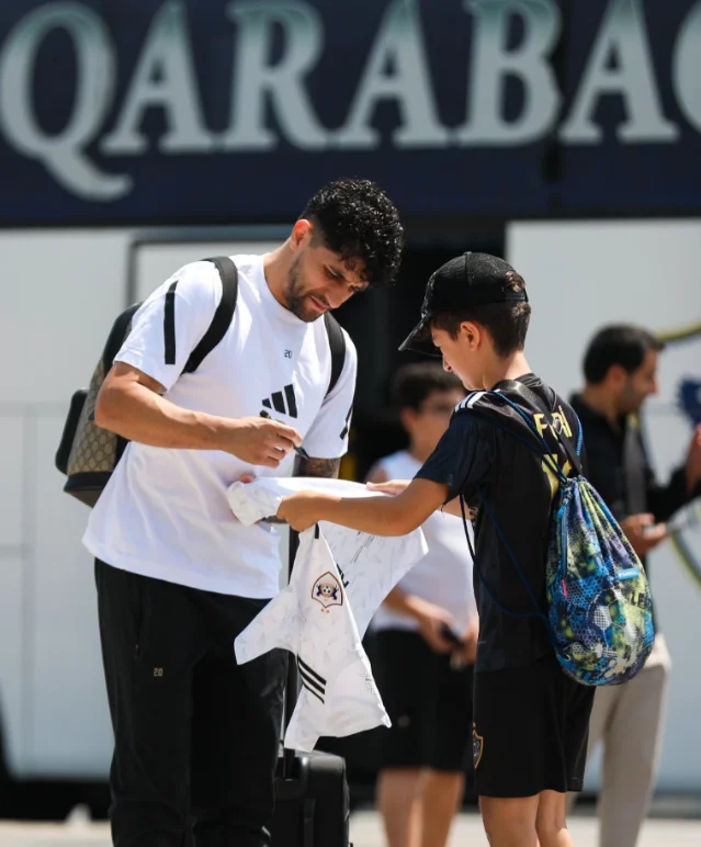 "Qarabağ" Niderlanda yollandı - Fotolar 