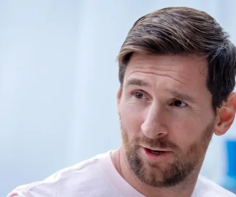 Messi İspaniyaya qayıtdı, şahzadə mükafatını aldı -  VİDEO