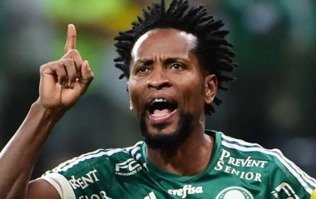 42 yaşlı futbolçu dünyanı heyran etdi 