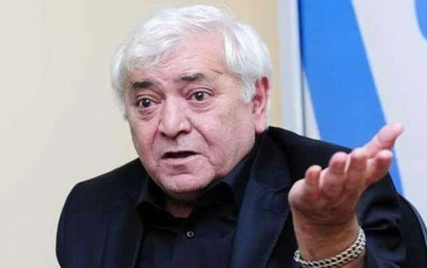 Millət vəkili: "Azərbaycanda futbol yoxdu, top-top oynayırlar" 
