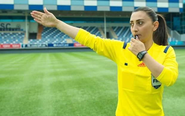 Azərbaycanlı qadın hakim: "Söyüşləri eşitməməyə çalışıram" 