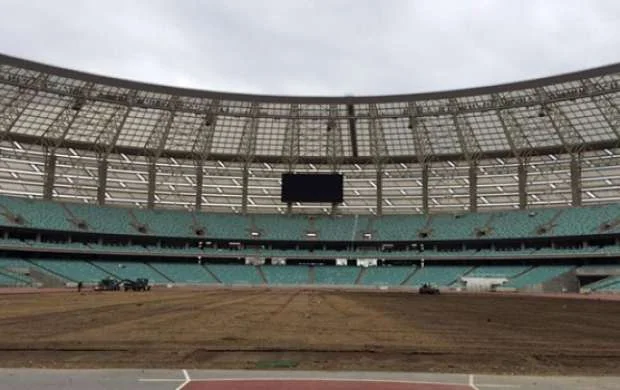 Olimpiya stadionunun ot örtüyü dəyişdirilir - FOTO 