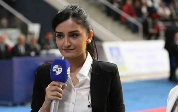 “CBC Sport”un xanım əməkdaşının başına canlı yayımda iş gəldi - VİDEO 