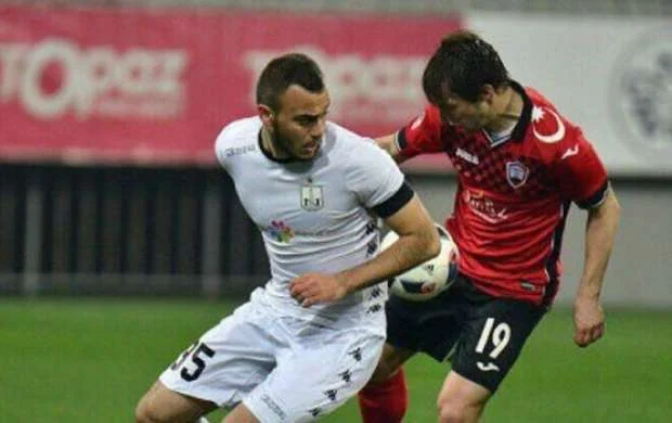 "Neftçi"nin futbolçusu "Qarabağ"da 