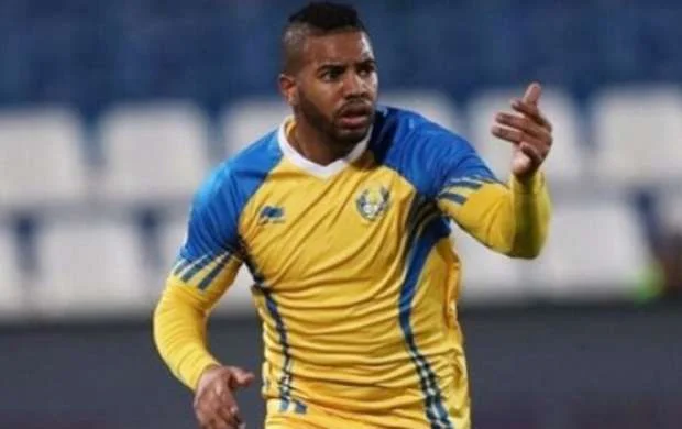 Braziliyalı futbolçu küçənin ortasında öldürüldü 