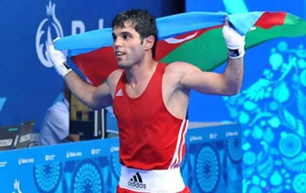Məşhur çempionumuz gecə klubunda qızı döyüb 