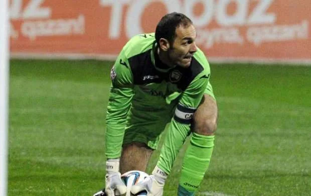 Kamran Ağayev rəsmən Avropa klubunda 