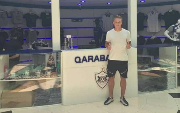 "Qarabağ"ın fanşopunun ilk müştərisi - FOTO 