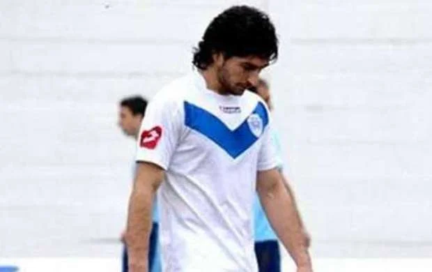 Müsəlman futbolçu xaç işarəsinə görə klubundan ayrıldı 