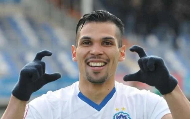 Paraqvaylı futbolçu rəsmən "Neftçi"də -FOTO 