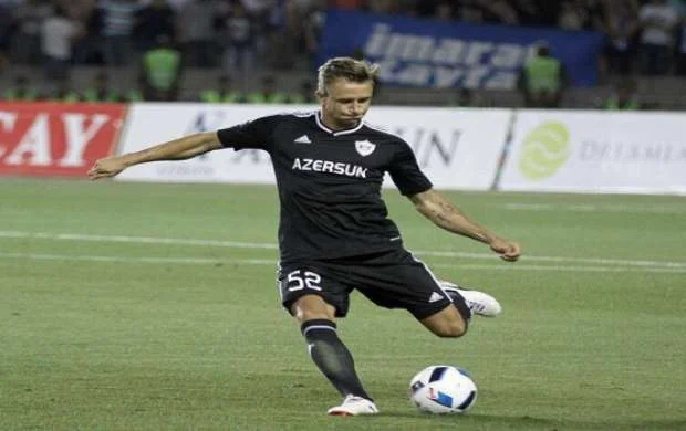 "İlk yarıda burnum, ikincidə barmağım sındı"- "Qarabağ"ın futbolçusu 
