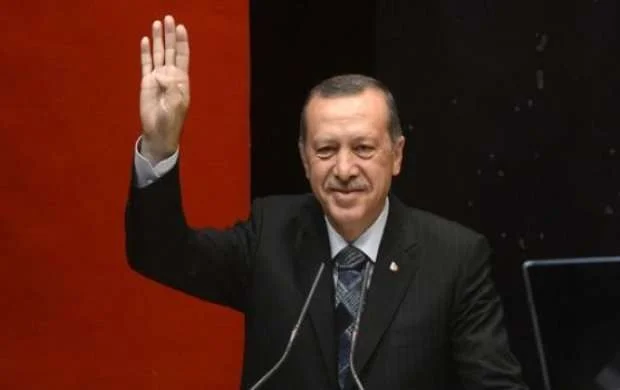 Ərdoğan Londonda tarix yazan azərbaycanlıdan yazdı 