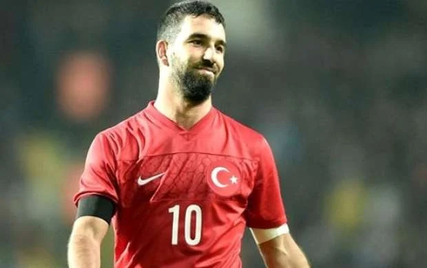 Arda Turan açıqladı: Geri dönür 