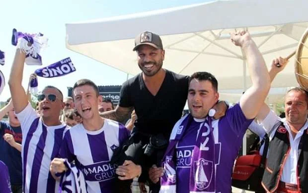 Məşhur braziliyalı futbolçu görün hansı kluba getdi 