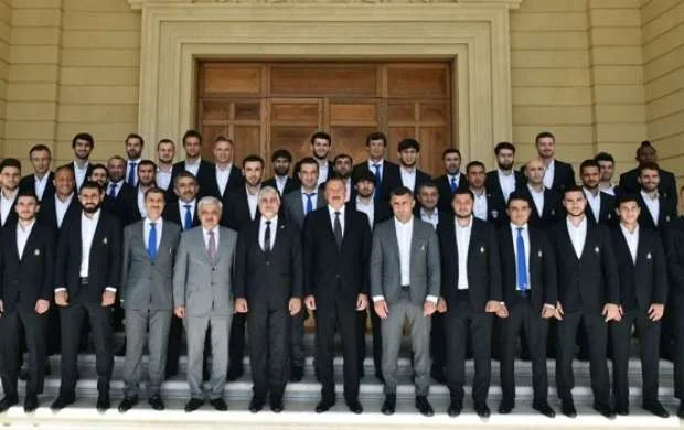 İlham Əliyev “Qarabağ”ın heyətini qəbul etdi - FOTOLAR 
