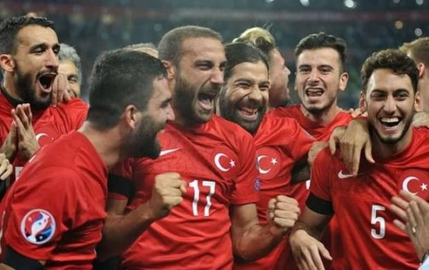 Arda Turanla Əmrə Bəlözoğlu yenidən millidə 