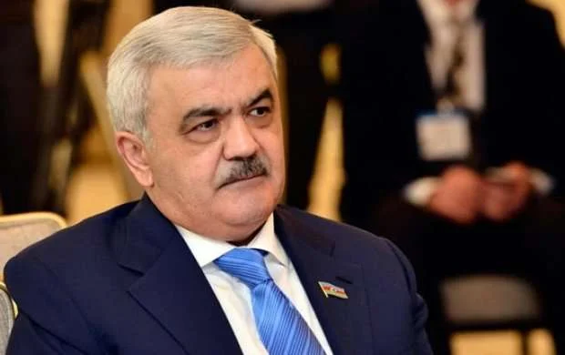 Rövnəq Abdullayev: "Gəlin, göydən yerə enək, ayağımızı yerə qoyaq" 