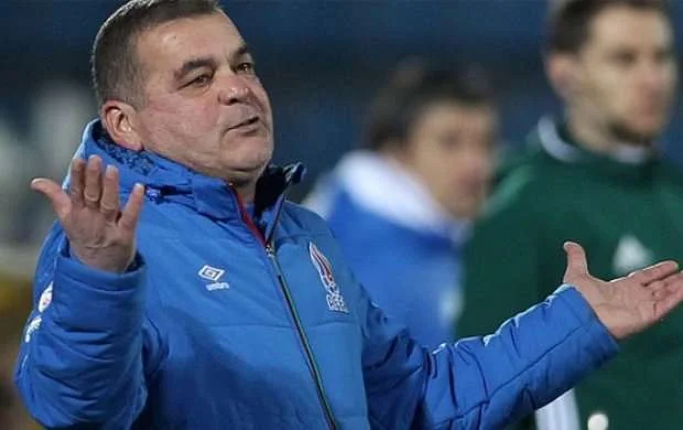 “Topu onlara verdik ki, gedin qol vurun” - Yaşar Vahabzadə 