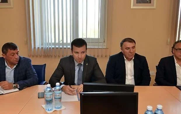 Baş katib Nizamnaməni ayaqladı: Lippert niyə qovulmur? 