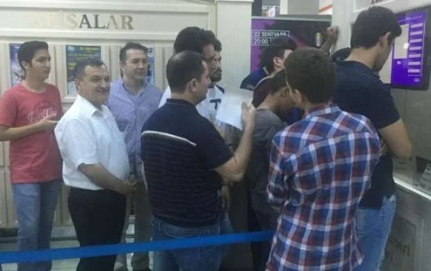 Millət vəkili "Qarabağ"a görə 3 saat 50 dəqiqə növbədə qaldı 