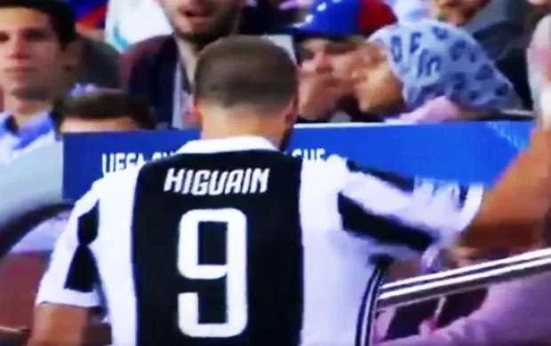 İquaynın ədəbsiz jesti cəzasız qalacaq 