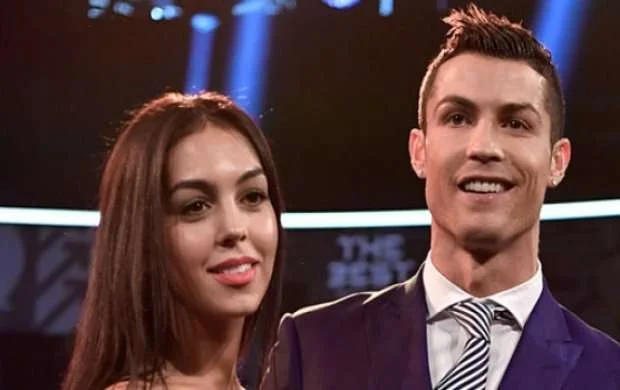 Ronaldo bu qızla evlənir - FOTO 