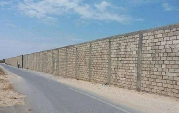 Sabunçuda stadionu hasarlayıb, qapısına qıfıl vurdular 