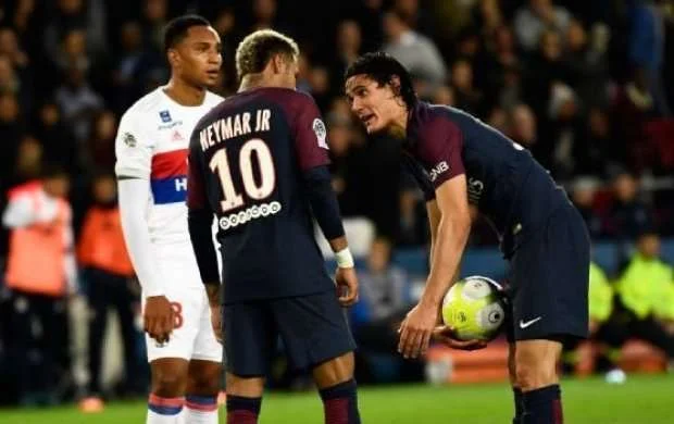 Neymara ağır sözlər: "Özünü Messi hesab edirsən?" 