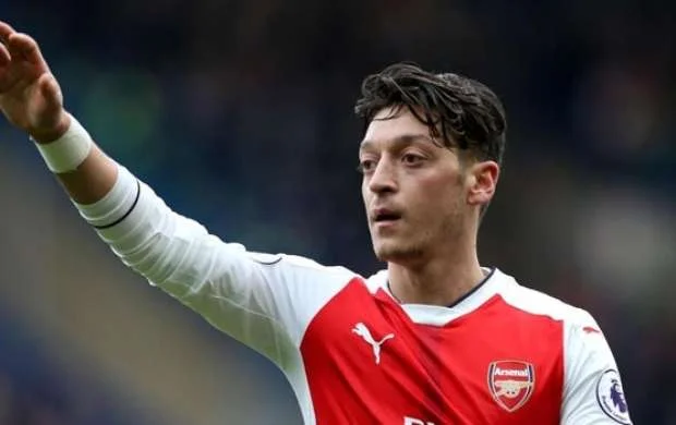 "Arsenal" Məsut Özillə bağlı qərar verdi 