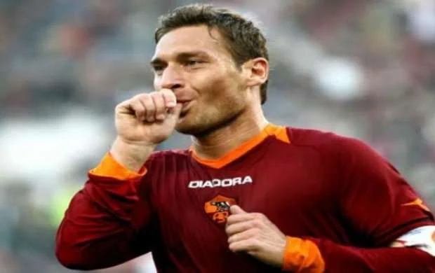 Totti həmyerlilərinə "atdı" 