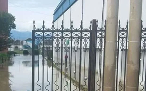 Lənkəran stadionunu sel basdı 
