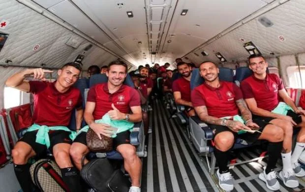 Portuqaliya millisi səfərə hərbi təyyarədə getdi 