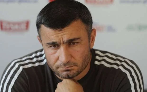Qurban Qurbanov: "Himn oxumadığı üçün Rahidi içəri basmaq lazımdı?" 