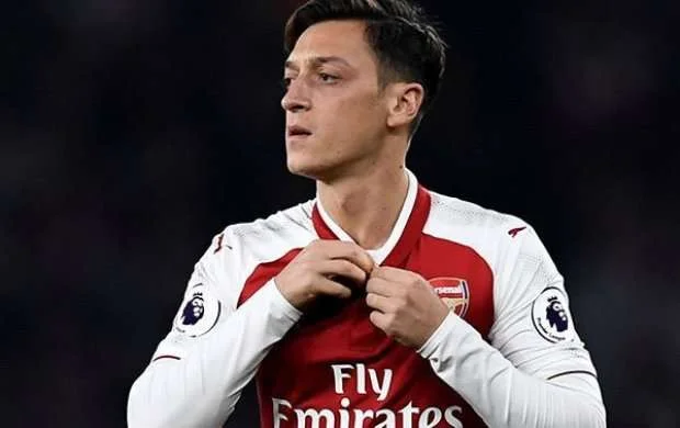 Məsut Özil yeni klubunun adını açıqladı 