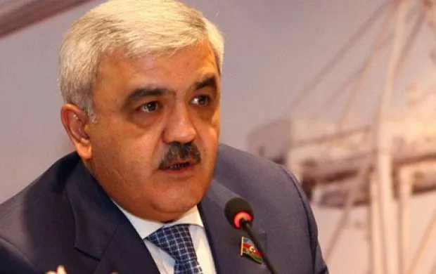 Rövnəq Abdullayev: "Qurban Qurbanovla 6 illik müqavilə imzalanıb" 